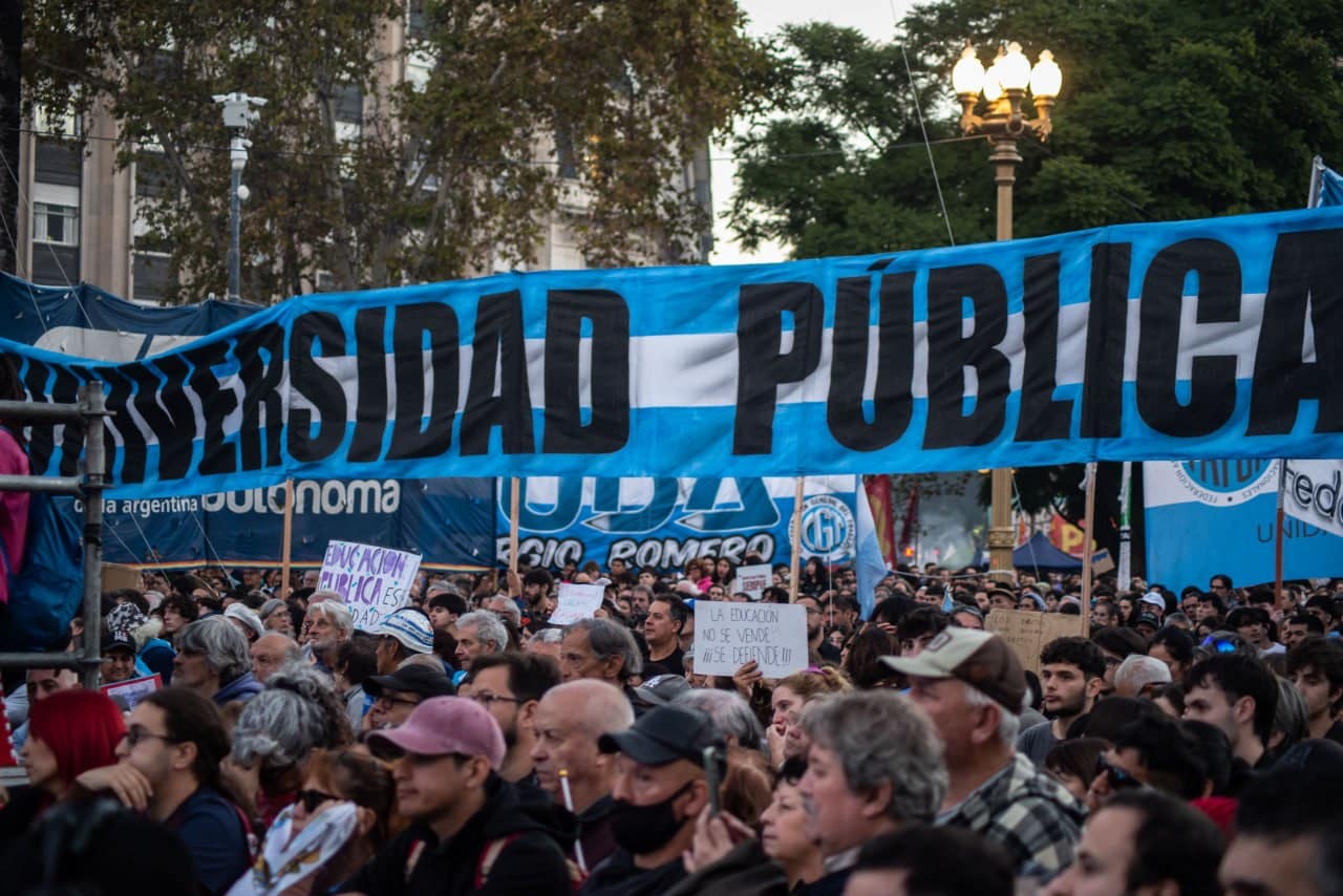 4°-Marcha-Federal-Universitaria-Ley-de-Financiamiento-Universitario-Milei-Ajuste-Desfinanciamiento-Universidad-publica-2